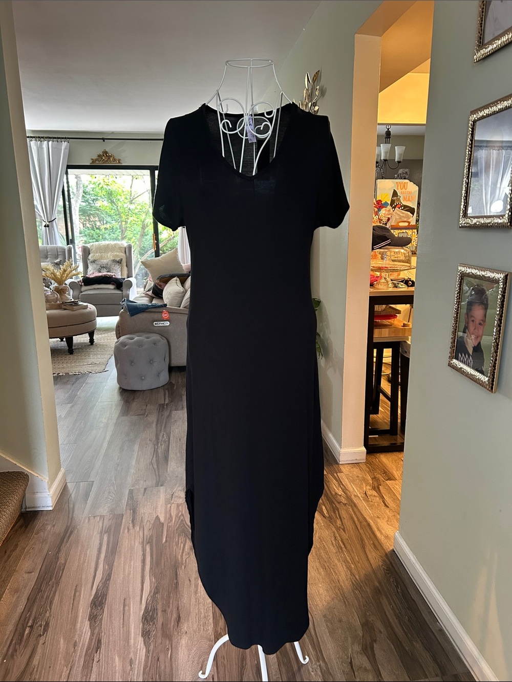 Francesca's Collections Black Short-Sleeve Maxi Dress